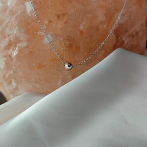 Collana catena grossa con inserto sfera bianco